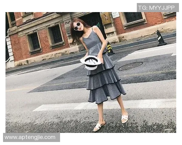 足球明星化身时尚女神穿女装展现别样魅力与风采