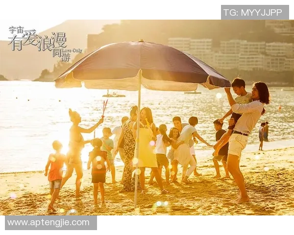 足球明星情侣携手演绎浪漫内衣广告展现甜蜜爱情与运动激情的完美结合