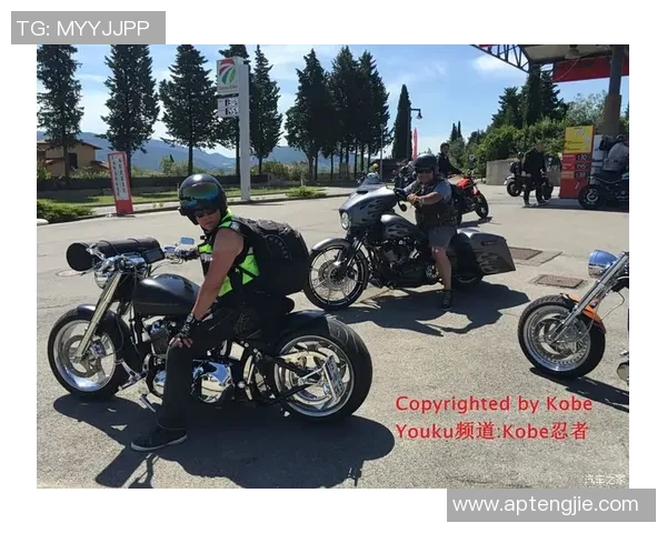 足球明星骑摩托的激情之旅探索天下足球的另一面